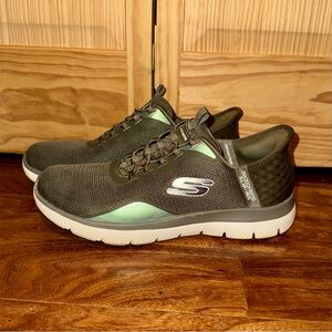 Skechers Women’s Slip-Ins Summit Athletic Shoes in Olive, size 8
